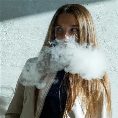 Le Conseil législatif russe a décidé de ne pas interdire la vente de cigarett...