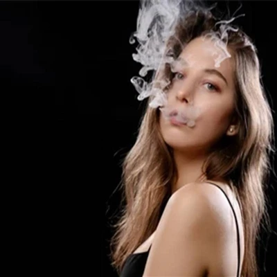 La vente d'e-cigarettes est autorisée à se poursuivre sans restriction pendan...
