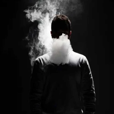 Pourquoi ma e-cigarette me noircit les dents ?