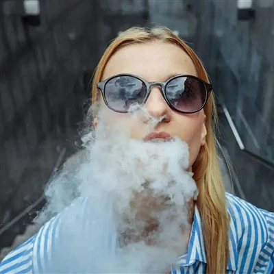 Le vapotage provoquera-t-il des maux de gorge ?